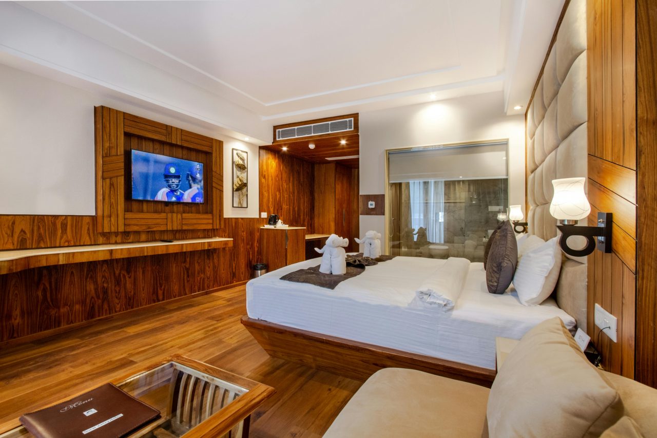 Hotel vs Airbnb vs Resort for Holidays: Which One Is Right for You? GoWorldwide.co.uk guide to finding the perfect hotel